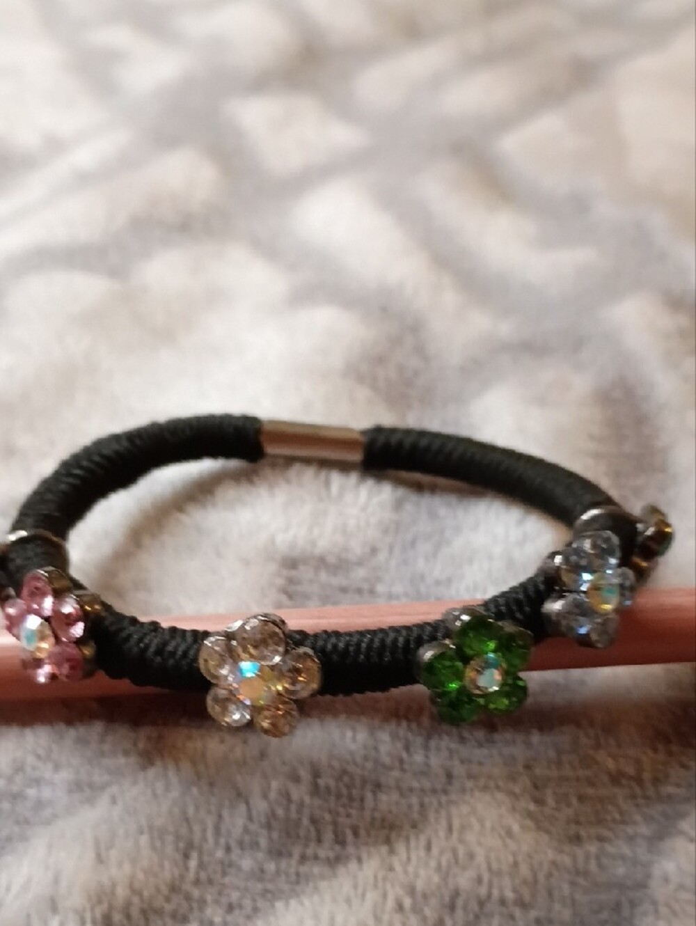 Source Unknown Black Hair Tie with Pink, Clear and Green Flower Charms - Picture 2 of 6